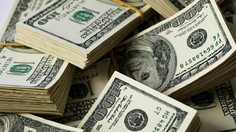 Dólar volta a fechar acima de R$ 5: o que está por trás da virada?