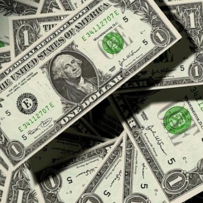 Dólar cai 0,19% e fecha a R$ 4,983
