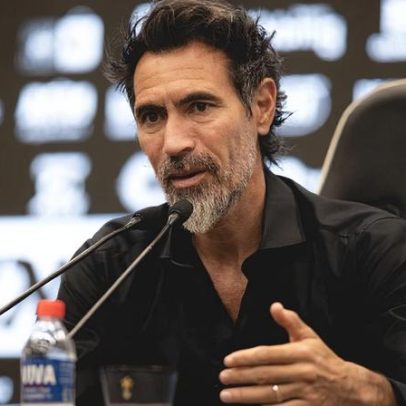Domínguez destaca evolução defensiva do Atlético e mantém cautela sobre reforços