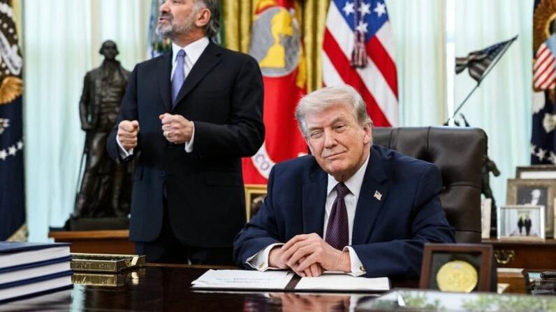 Mesmo que a decisão tenha nascido de um interesse eleitoral de Trump, a medida acaba impulsionando a pesquisa de compostos que vêm mostrando potencial real no campo da saúde mental, diz a articulista