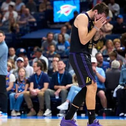 Luka Doncic se lesiona em derrota do Lakers e vira dúvida para os playoffs