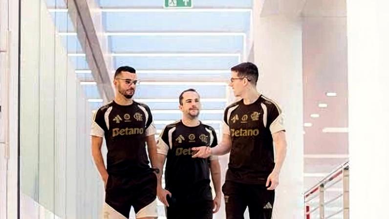 Douglas Barbosa, Arthur Devito e Vitor Saad: três dos cinco integrantes do setor de análise de desempenho do Flamengo