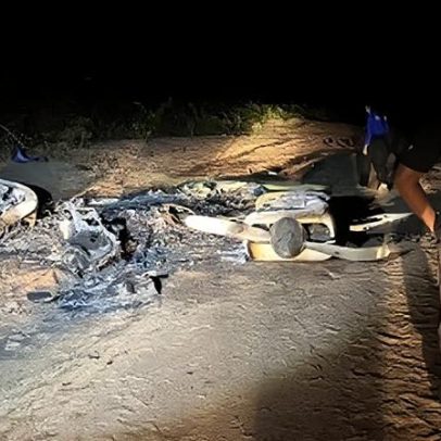 Polícia investiga avião incendiado usado para descarte de drogas no MT