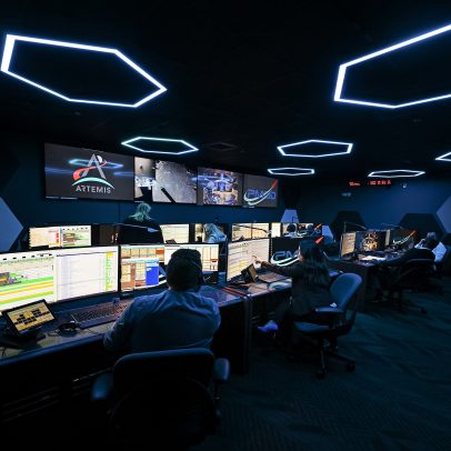 Salas de controle gêmeas da NASA apoiam segurança e sucesso da Artemis