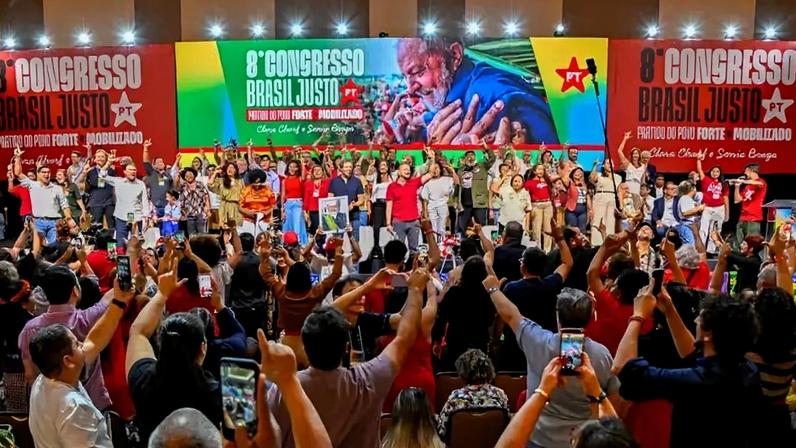 Com quase 3.500 palavras, o manifesto divulgado pelo PT no fim de semana não cita a corrupção entranhada nas esferas de poder em nenhum trecho da longa coreografia criada para justificar os desafios e dificuldades de Lula no atual governo