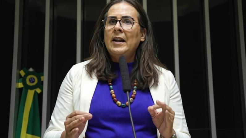 Duda Salabert afirma que proposta busca impedir prática que causa sofrimento prolongado e não resolve a origem da infestação de roedores