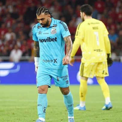 Torcida do Flamengo vaiia Gabigol, do Santos, no Maracanã