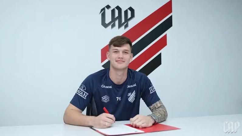 Athletico renova com o goleiro ucraniano Maksym Voronov — Foto: Yan Guimarães/athletico.com.br