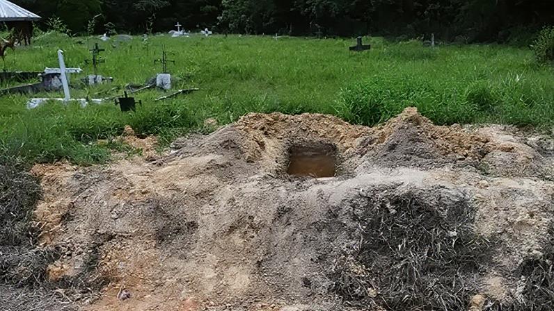 Corpos de 50 Bebês Encontrados em Cemitério de Trinidad