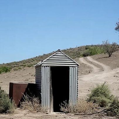 Mulher fica presa por três horas após desabar banheiro no interior australiano