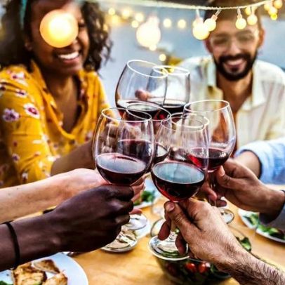 França registra queda no consumo de álcool, mas jovens continuam a beber em excesso