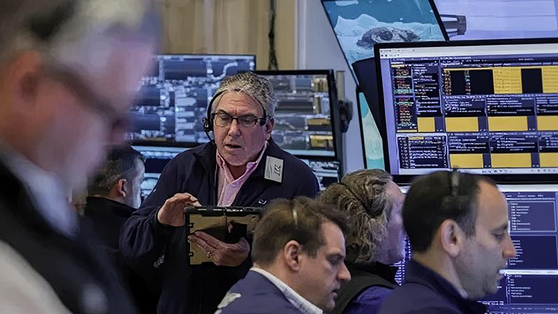 Traders na Bolsa de Valores de Nova York em 2 de abril de 2026