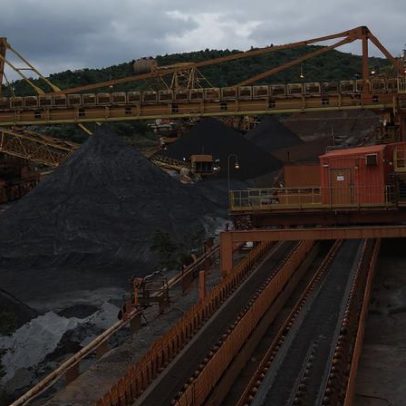 Mineração fatura US$ 77,9 bilhões no 1º trimestre de 2026, aponta Ibram