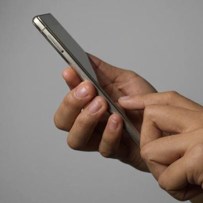 Funcionário é demitido por justa causa após vídeo com atestados