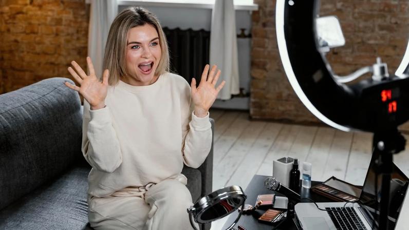 Influencers costumam ter variadas fontes de renda e precisam de atenção na hora de declarar IR