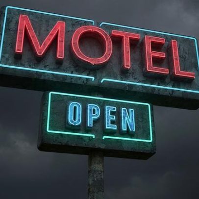 Homens matam desafeto a tiros e são presos em motel