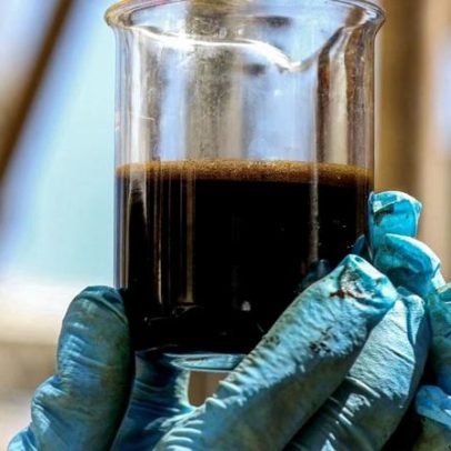 Petróleo cai 10% após Irã anunciar reabertura do Estreito de Ormuz