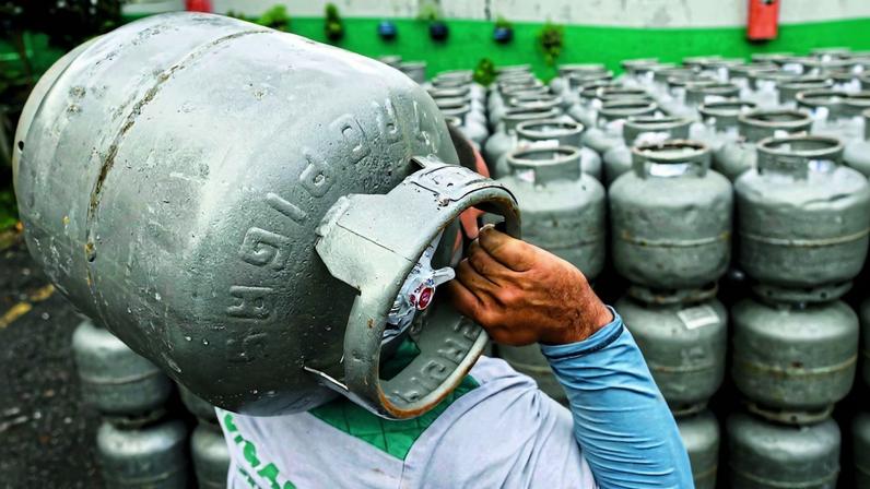 Botijão de gás continua acima de R$ 100 em BH e região