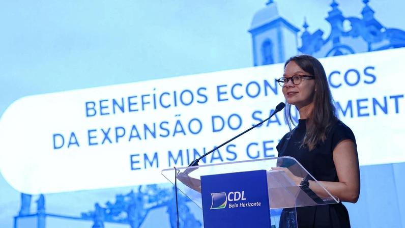 CEO do Instituto Trata Brasil, Luana Siewert Pretto, no seminário Saneamento em Foco, promovido por O TEMPO