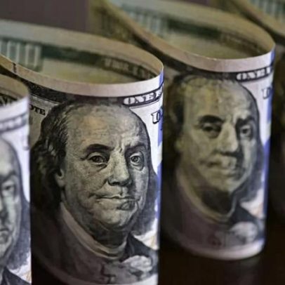 Dólar despenca ao menor nível em dois anos e Bolsa bate recorde após trégua entre EUA e Irã
