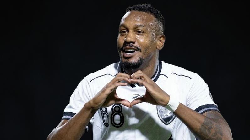 Edenilson comemora gol do Botafogo contra o Chapecoense