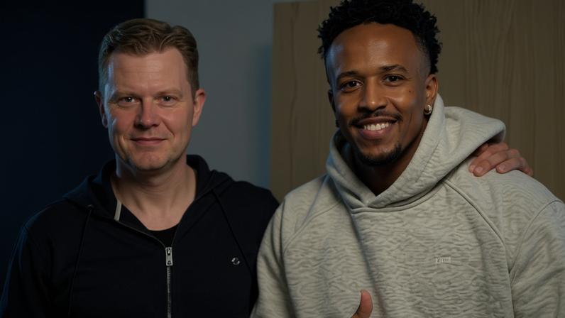 Éder Militão ao lado do médico finlandês Lasse Lempainen, que o operou