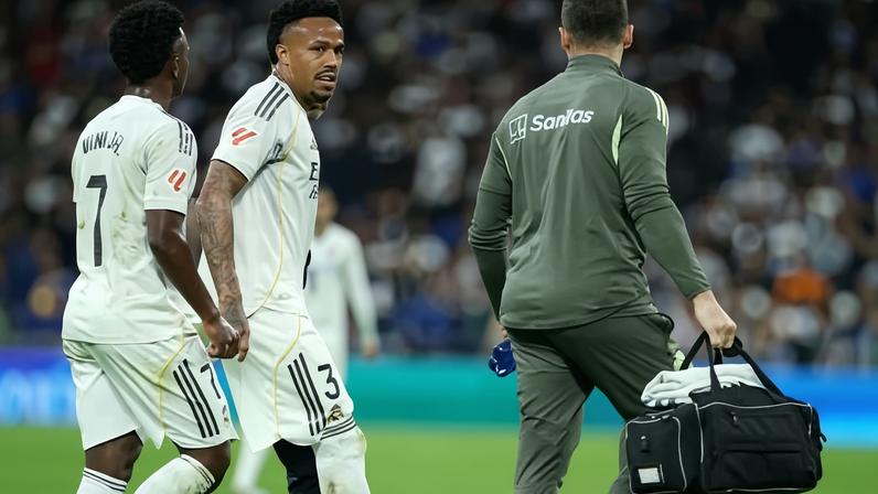 Éder Militão, do Real Madrid, sentiu lesão e teve que ser substituído no primeiro tempo de Real Madrid x Alavés