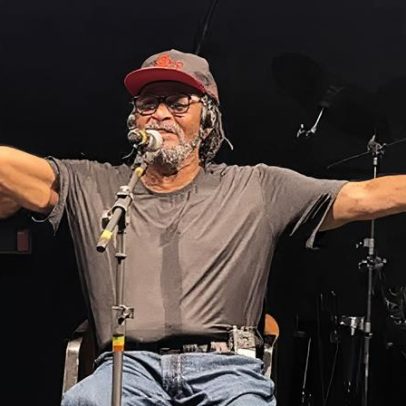 Quem é Edson Gomes, citado por Daniela Mercury em relato sobre agressão