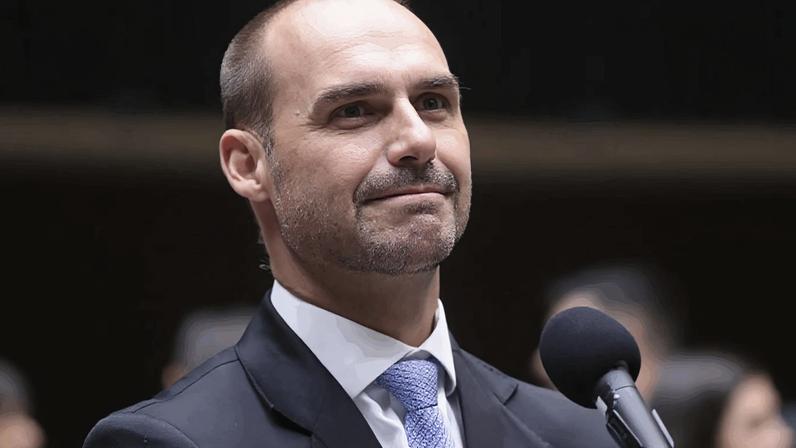 Eduardo Bolsonaro responde por publicações que fez sobre um projeto de lei de autoria de Tabata que trata da distribuição de absorventes em espaços públicos