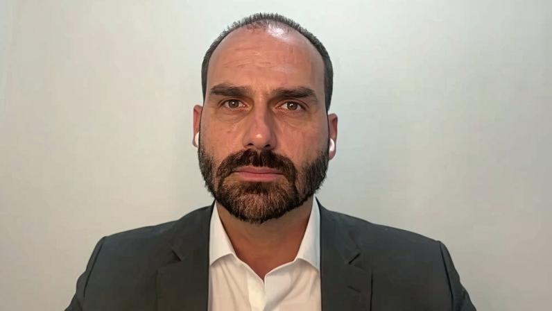 Eduardo Bolsonaro fala em entrevista à CNN