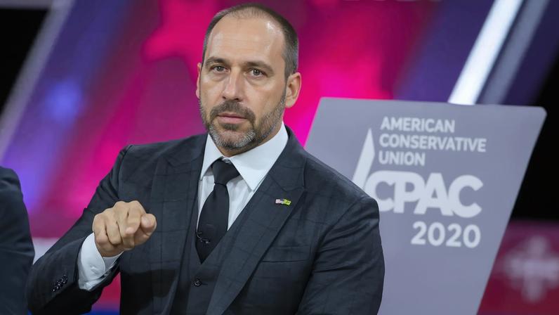 Relatório aponta possibilidade de EUA não reconhecerem eleições no Brasil, diz Eduardo