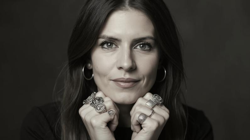 As criações da designer e artista italiana Elena Salmistraro são resultado de uma combinação entre arte e design