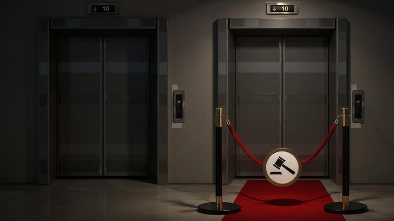 O elevador exclusivo para desembargadores. (É mole?)