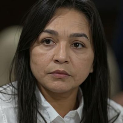 Eliziane Gama é vaiada em show do Oficina G3