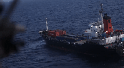 EUA apreendem e liberam navio no Mar Arábico por suspeita de ligação com Irã