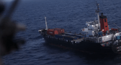 EUA apreendem e liberam navio no Mar Arábico por suspeita de viagem ao Irã