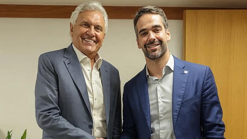 Leite (dir.) se reuniu com Caiado nesta 5ª feira (9.abr.2026) e disse que espera que a candidatura do goiano represente o centro