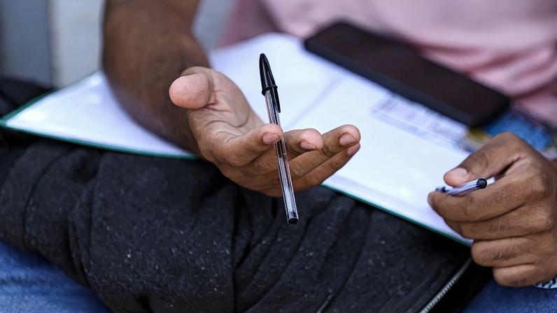 Brasília (DF), 16/11/2025 - Candidatos comparecem a local de prova para realização do segundo dia do Exame Nacional do Ensino Médio (Enem) 2025. Foto: Marcelo Camargo/Agência Brasil