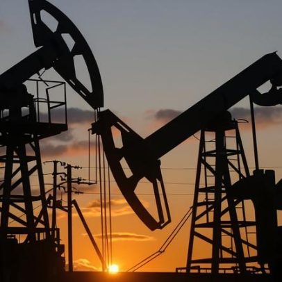 Petróleo volta a US$ 100 com fragilidade de cessar-fogo no Irã