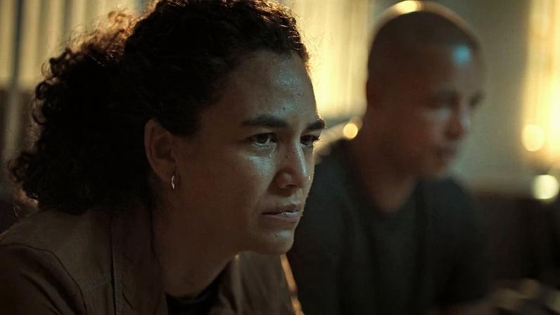 Bárbara Colen vive uma capitã de polícia no filme ganhador do Festival de Gramado