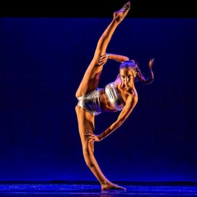Bailarina de 15 anos aprovada pelo Bolshoi na Suíça busca recursos