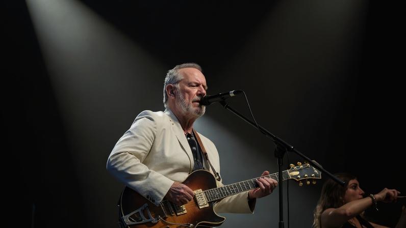 Cantor Colin Hay lidera a atual formação do Men at Work