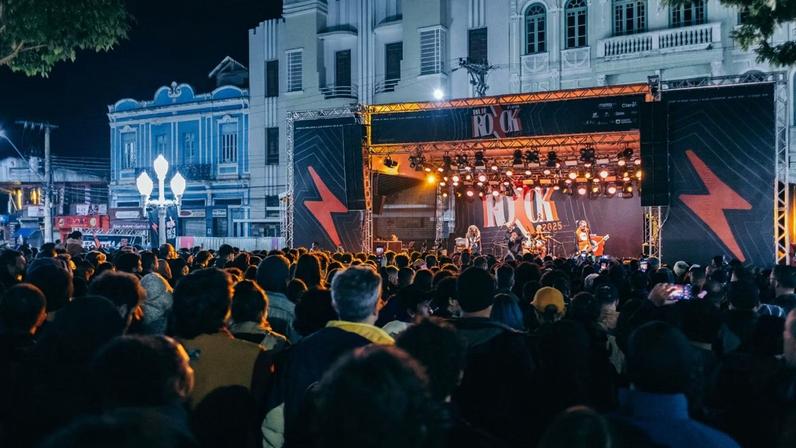 Evento gratuito vai lotar a Praça Tarcísio Delgado (antiga Praça Antônio Carlos), em Juiz de Fora (MG)