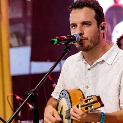 Banda Ô Sorte abre samba com Pretinho da Serrinha e Xande de Pilares