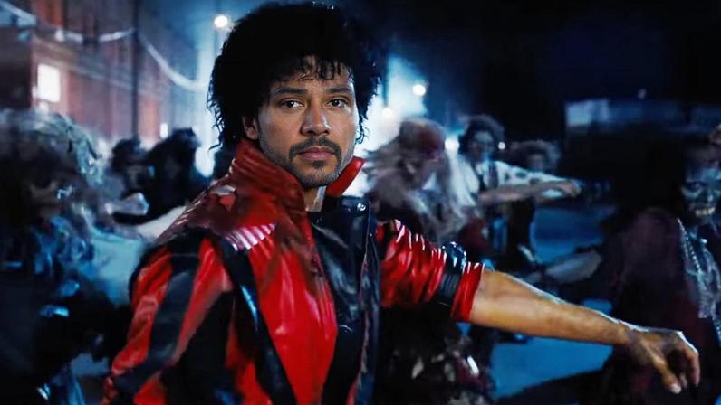 Jaafar em cena que mostra a gravação do clipe de "Thriller"