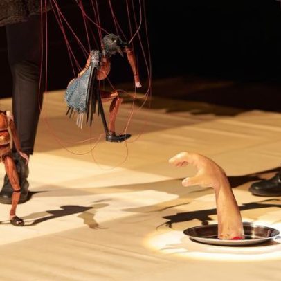 Grupo Pigmalião estreia Fábulas Antropofágicas, marionetes com crítica ao poder