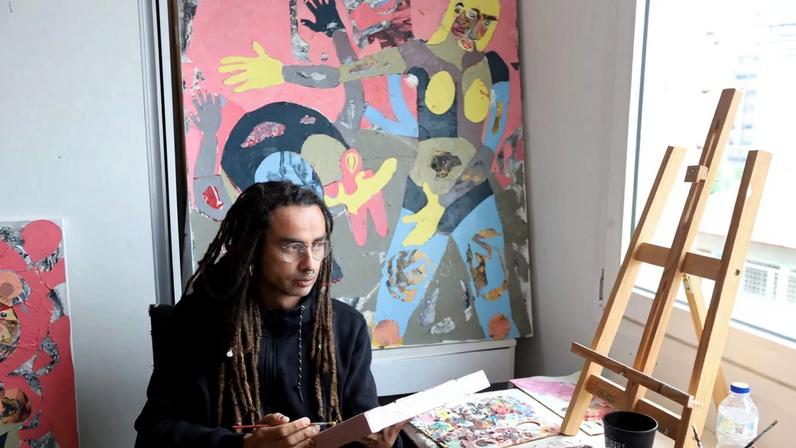 O multiartista Desali em seu apartamento-ateliê-oficina, em Belo Horizonte