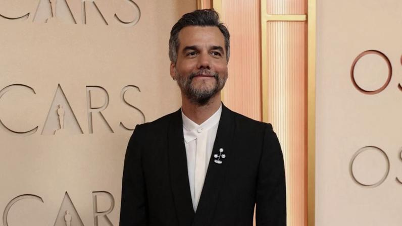 Moura assume o papel que seria de Oscar Isaac, que deixou a produção por conflito de agenda