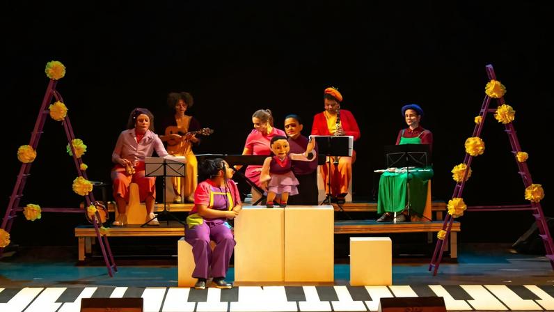 Cena do musical 'Francisca Menina no País das Melodias'