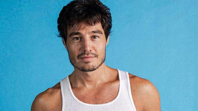 Tiago Iorc lança novo disco com Ney Matogrosso, Iza e Marina Sena